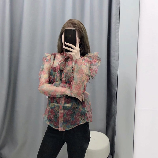 Bluză de damă modernă cu motive florale în roșu