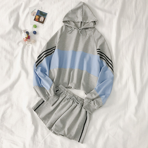 Női sport szett pulóverrel és rövidnadrággal, két színben