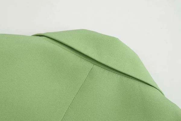 Geaca de dama cu guler in forma de V in trei culori