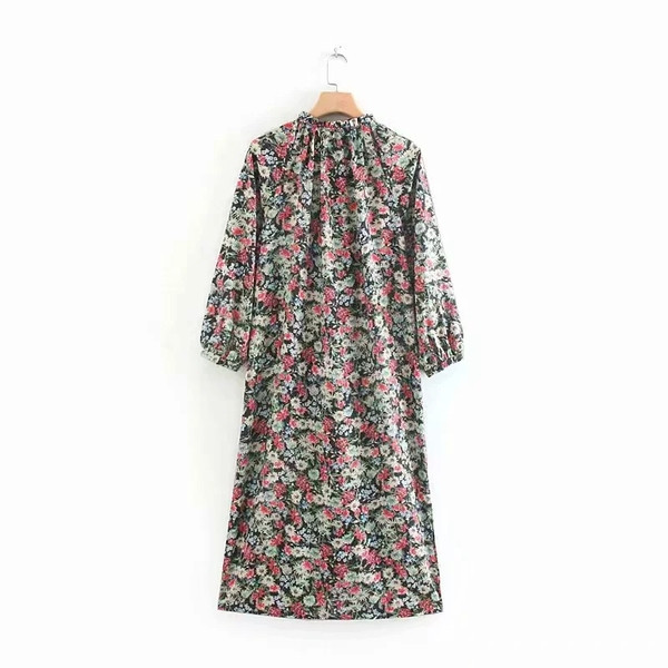 Model nou de rochie de dama colorata cu decolteu in V