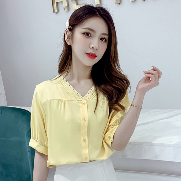 Modern női ing sárga és kék színben, V-nyakkal