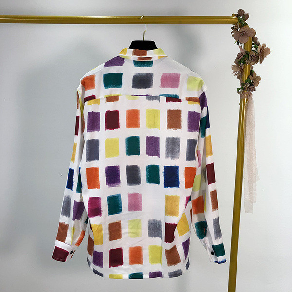 Cămașă de damă cu guler clasic și model cu model