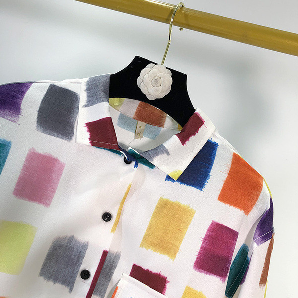 Cămașă de damă cu guler clasic și model cu model