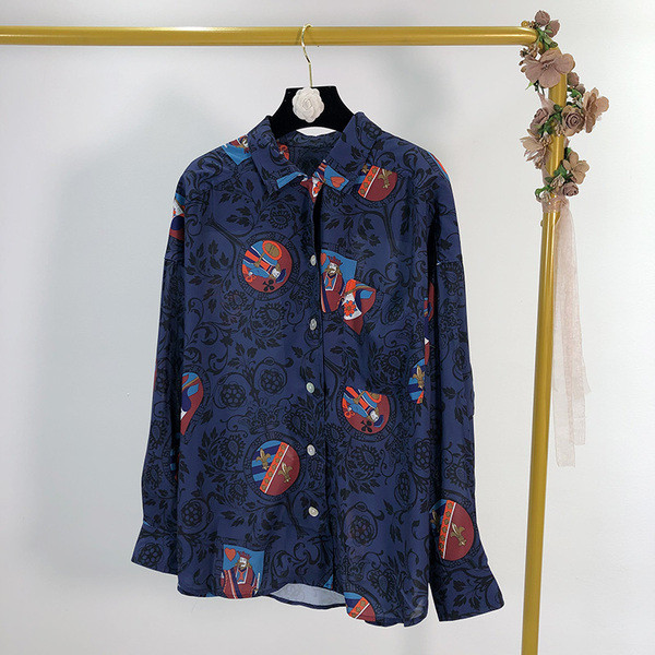 Cămașă de damă cu guler și nasturi clasici