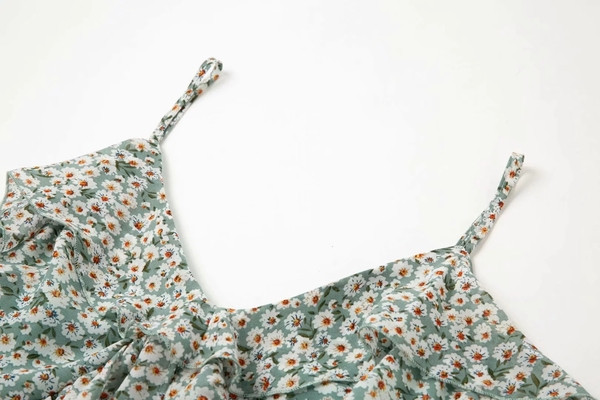 Vékony pántos, virágmintás női ruha