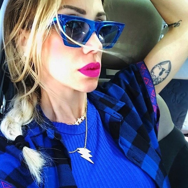 Stílusos női napszemüveg négyzet alakú, többféle színben