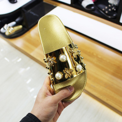 Нов модел дамски чехли с перли в сребрист и златист цвят 