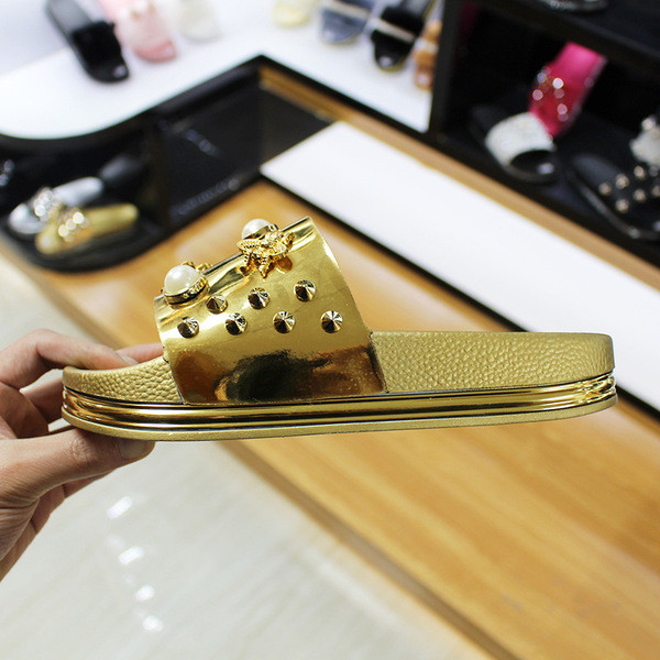 Gyöngyös női papucs új modellje ezüst és arany színben