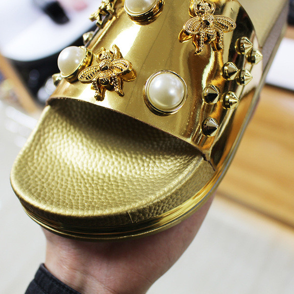 Gyöngyös női papucs új modellje ezüst és arany színben