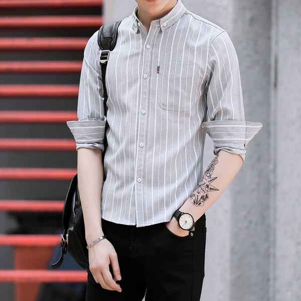 Cămașă bărbătească în dungi, stilată, în două culori, cu buzunar