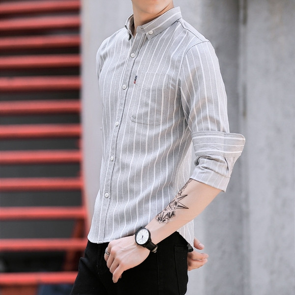 Cămașă bărbătească în dungi, stilată, în două culori, cu buzunar