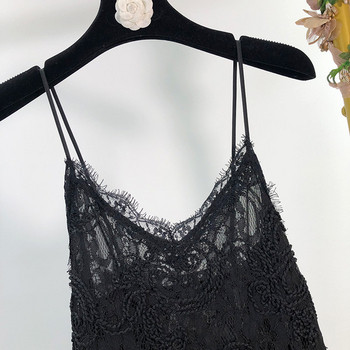 Női csipkeruha vékony pántokkal