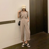 Salopetă de damă modernă în trei culori cu decolteu în V