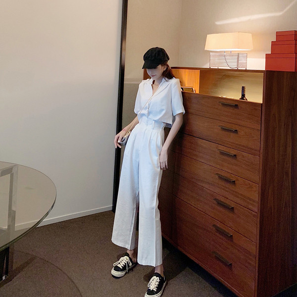 Salopetă de damă modernă în trei culori cu decolteu în V