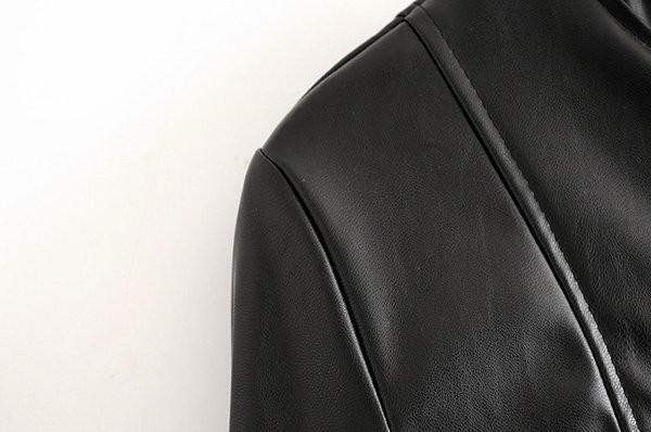 Geaca de dama moderna cu fermoar de culoare neagra