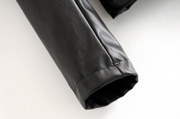 Geaca de dama moderna cu fermoar de culoare neagra