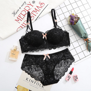 Lenjerie intimă în două părți cu dantelă în diferite culori