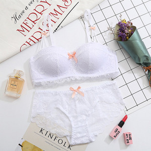 Lenjerie intimă în două părți cu dantelă în diferite culori