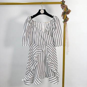 Rövid csíkos ruha mély nyakkivágással