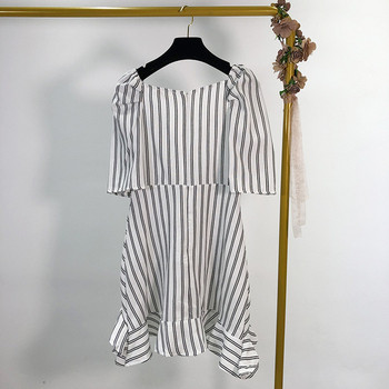 Rövid csíkos ruha mély nyakkivágással