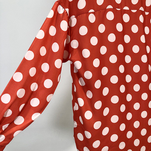 Cămașă de șifon de damă cu puncte roșii