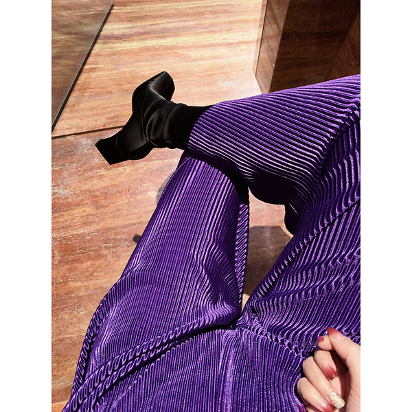 Pantaloni de dama moderni plisati in mai multe culori