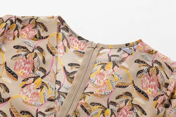 Rochie moderna de dama cu maneci lungi, curea si motive florale