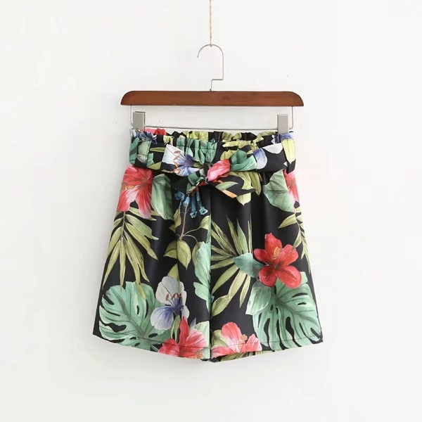 Pantaloni scurti eleganti de dama cu talie elastica si model floral