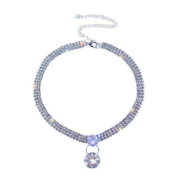 Colier de dama modern de culoare argintie cu pietre