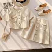 Stílusos női szett fekete-fehér gyöngyökkel díszített ingből és szoknyából