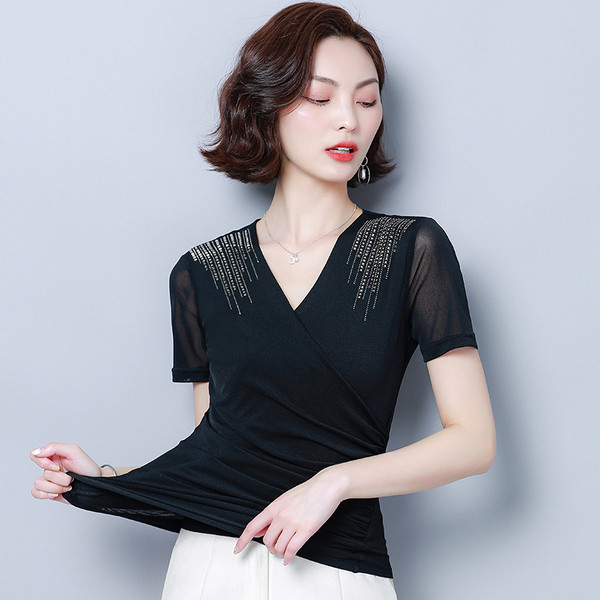 Bluză de damă modernă în negru cu pietre