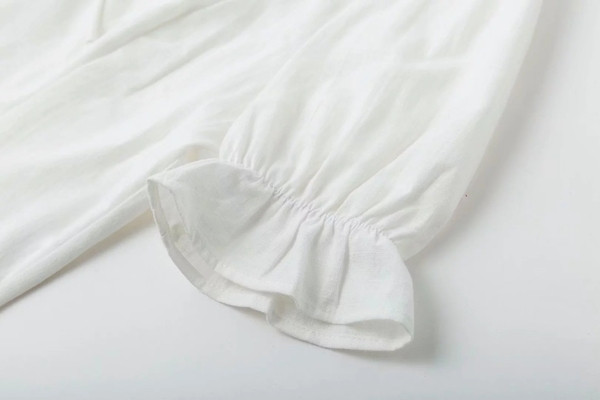 Bluză de damă modernă model nou cu decolteu pătrat în alb și negru