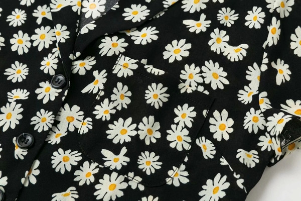 Modern női ing virágos motívumokkal, fekete színben