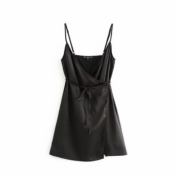 Stílusos női ruha vékony fekete pántokkal