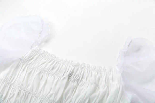 Bluză de damă modernă cu decolteu pătrat - culoare albă