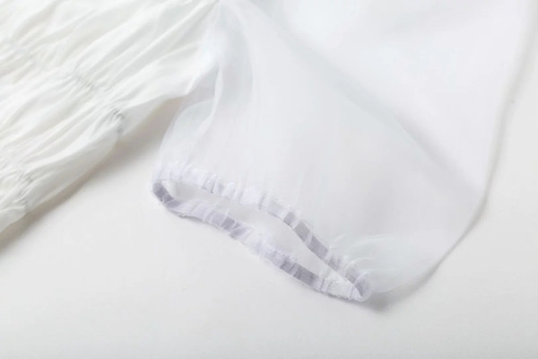 Bluză de damă modernă cu decolteu pătrat - culoare albă