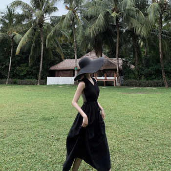 Rochie lungă de damă modernă, de culoare neagră, cu decolteu în V