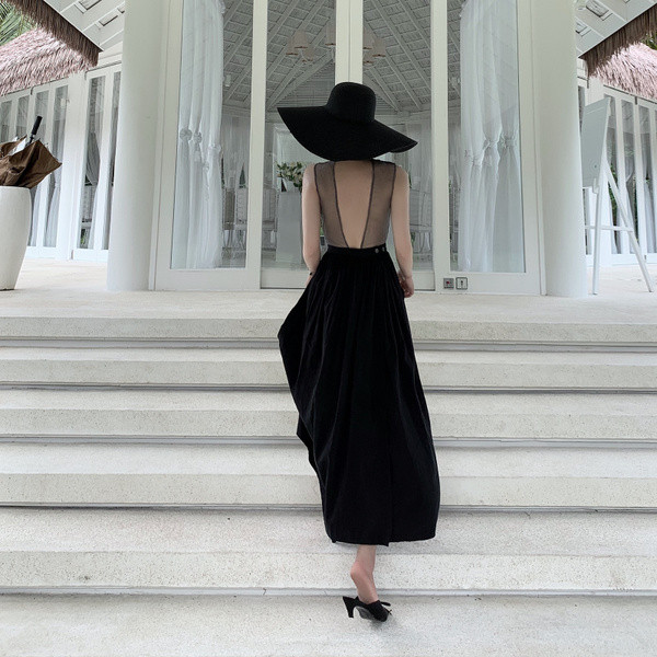 Rochie lungă de damă modernă, de culoare neagră, cu decolteu în V