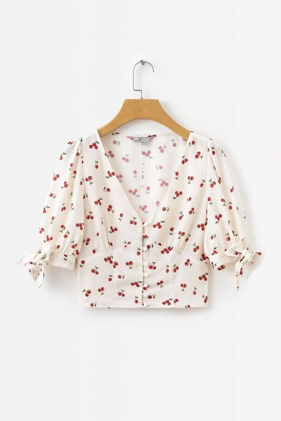 Bluză de damă cu decolteu în V și mâneci 3/4 de culoare albă