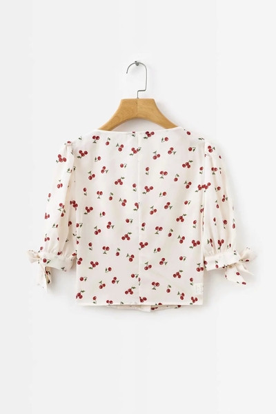 Bluză de damă cu decolteu în V și mâneci 3/4 de culoare albă