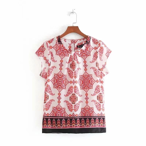 Bluză de damă cu motiv colorat și decolteu O