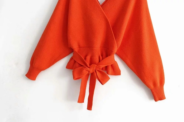 Modern női pulóver V-nyakú - két színben