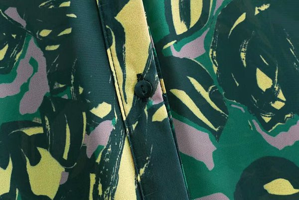 Rochie de dama colorata cu maneci lungi si nasturi