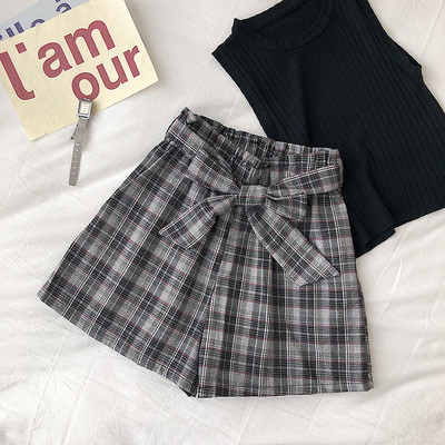 Pantaloni scurti de dama in carouri cu curea in talie in mai multe culori