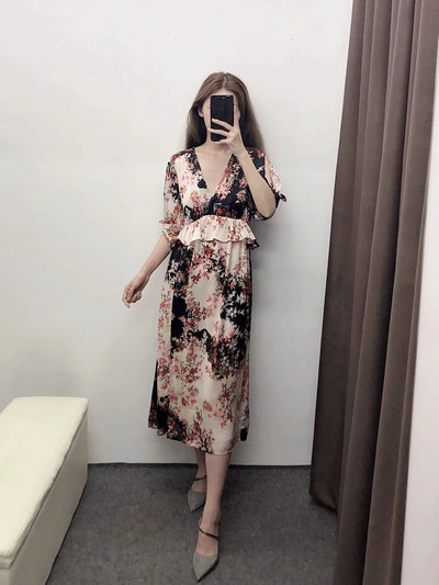 Új modell stílusos női ruha V-nyakkal és hasítékkal