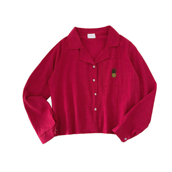 Cămașă de damă cu buzunar și broderie în alb, roșu și albastru