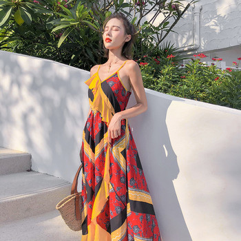 Modern női ruha - vágott modell vékony pántokkal