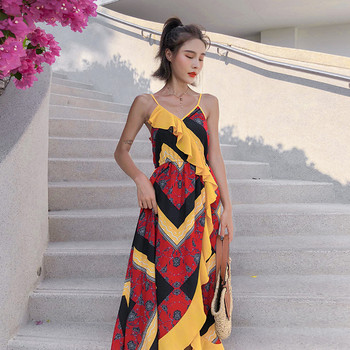 Modern női ruha - vágott modell vékony pántokkal