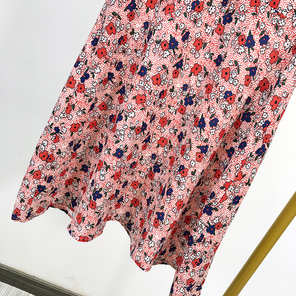 Rochie de dama cu model floral si decolteu in V