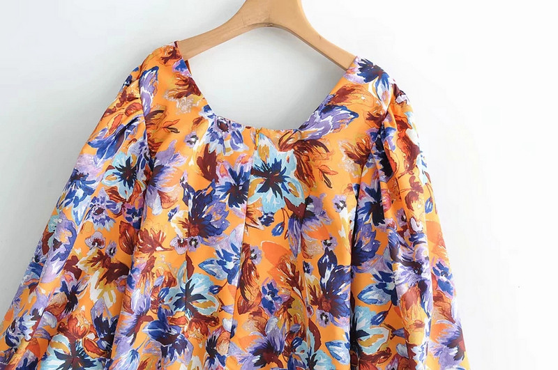 Bluză de damă cu mâneci drepte și lungi colorate